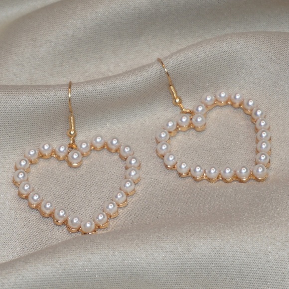 SALE! GOLD & PEARL HEART EARRINGS - Picture 5 of 6